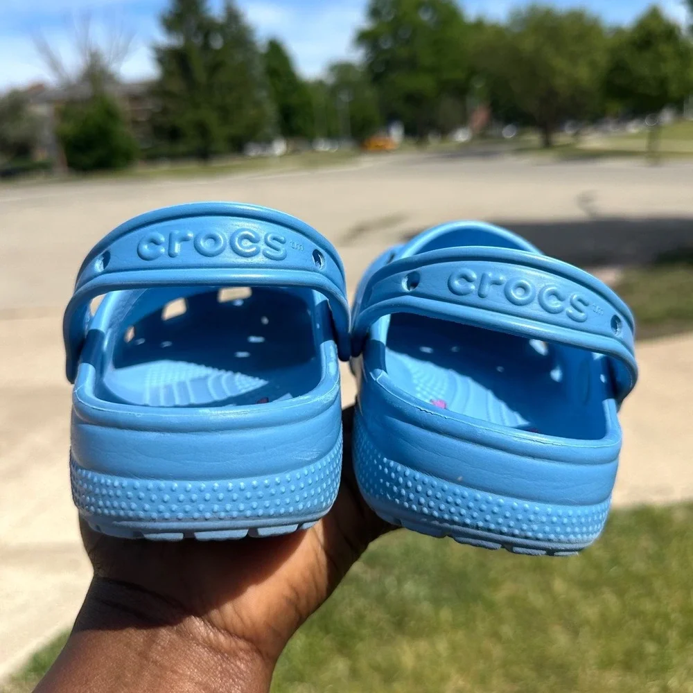 Crocs x Disney Lilo and Stitch Classic Clogs Adult Size M3 W5 - Big Kids Size J3